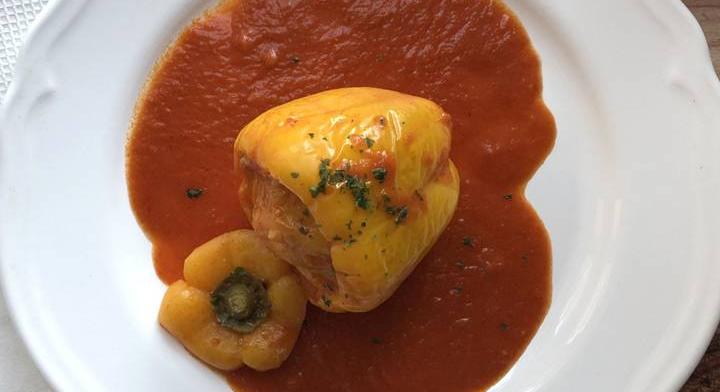 Szaftos, vega töltött paprika paradicsomszószban: nyári kedvenc hús nélkül