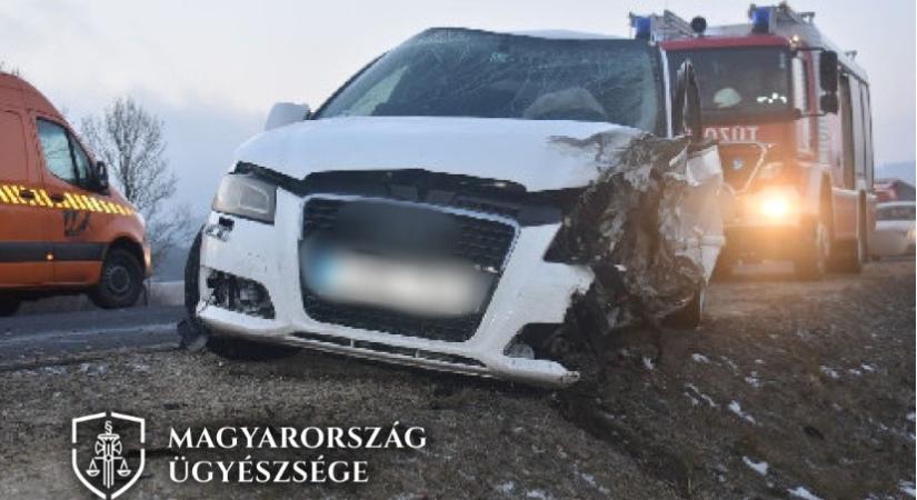 Frontális ütközés után segítség nélkül hagyták a sérültet