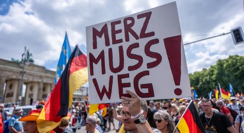 Rendőröket hívtak az AfD képviselőire a Bundestagban