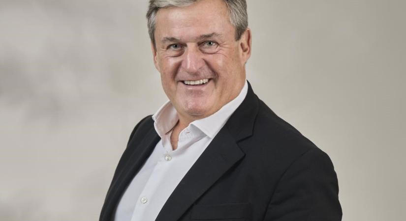 Babáknak ajánlotta fel teljes miniszterei fizetését Kapitány István