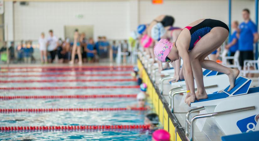 Érmekkel és értékes tapasztalatokkal tértek haza a fiatal úszók a nagykanizsai NextGen Swim Cupról