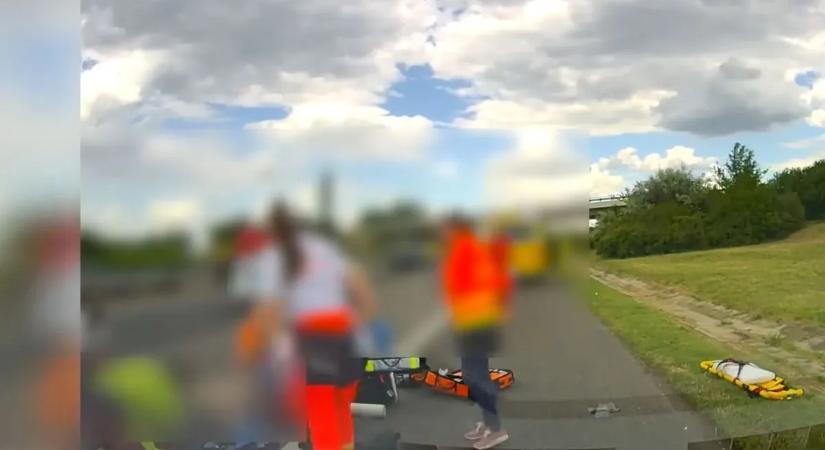 Kis híján átgázoltak a motoros fején az M7-esen – videó