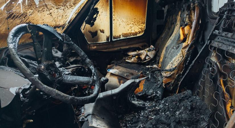 Felrobbantottak egy autót Moszkva mellett, legutóbb egy tábornokot végeztek ki így az ukránok