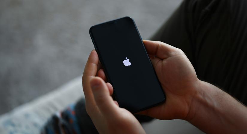 Már próbálgatnánk a Siri AI-t, ha nem lép közbe az a kotnyeles Európai Unió