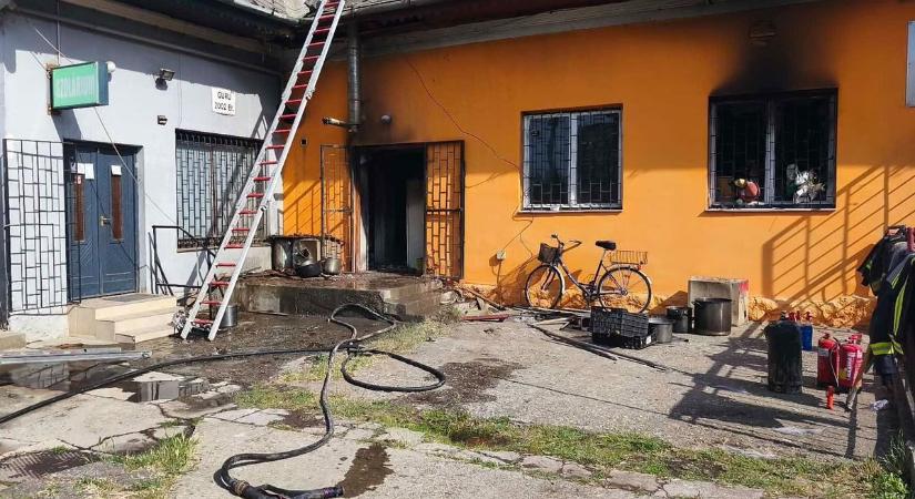Így néz ki a hevesi ételbár a tűz és a robbanás után, fotókon a pusztítás