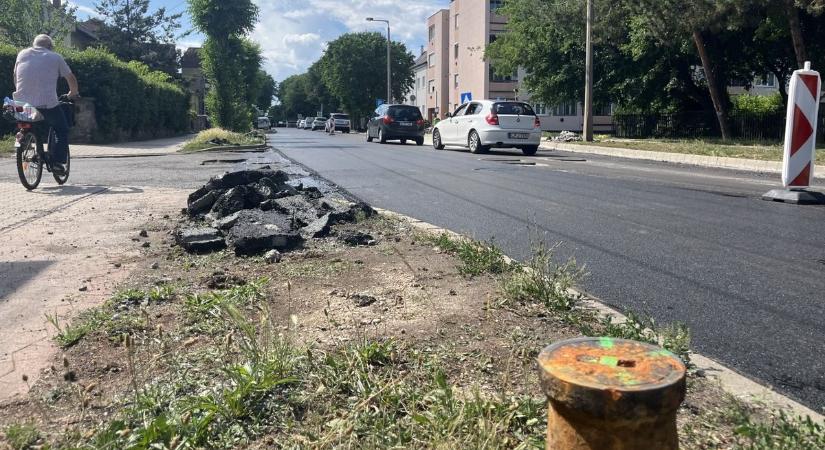 Már aszfaltozzák a Csengery utca első szakaszát Sopronban