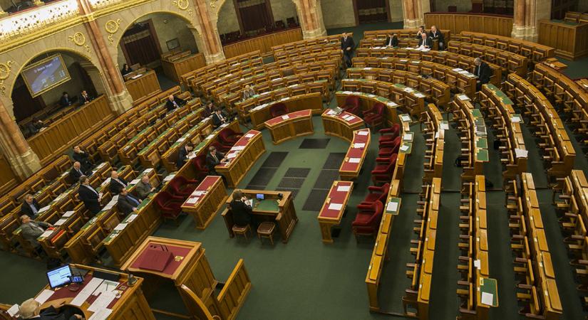 Még megvan Lázár Jánosnak gróf Széchenyi Zsigmond 2011-ben vásárolt karosszéke