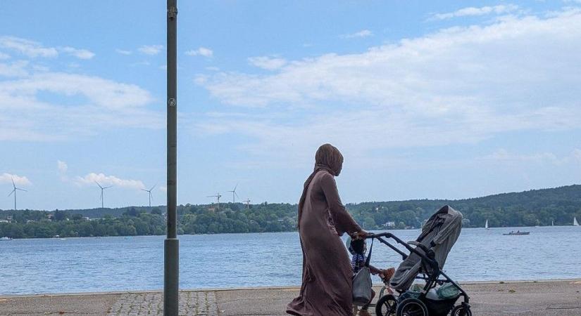 Miért ennyire titkos? Mitől tartanak ennyire a migráció kérdésében?