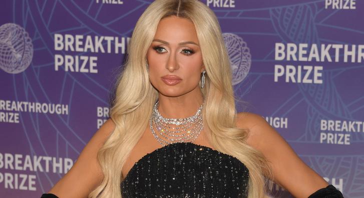 Paris Hilton megmutatta kutyái villáját, még légkondi is van a teraszos otthonban