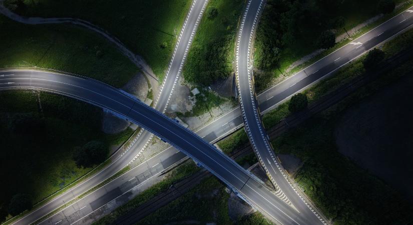 LED-es közvilágítást alakítottak ki a szászhermányi csomópontnál
