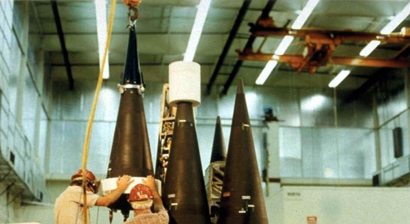 Félelmetesen sok pénzt költenek fegyverkezésre az atomhatalmak