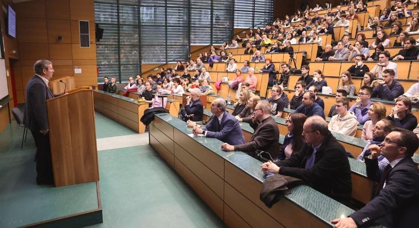 A Tuzlai Egyetem delegációja járt a Pécsett: nemzetközi együttműködéseket erősítenének