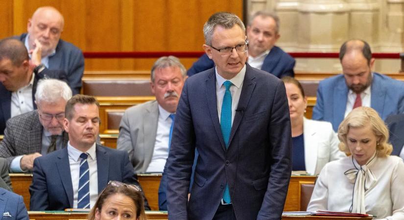 Magyar Péter úgy köpköd a Fideszre, hogy majd' másfél évtizedig ő is fideszes volt