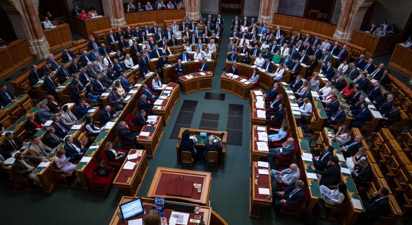 Babaváró, milliós befektetések és ingatlanok: ezekről vallottak a frakcióvezetők