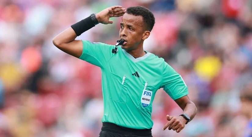 Kitoloncolták Amerikából a foci-vb egyik főszereplőjét - Videó