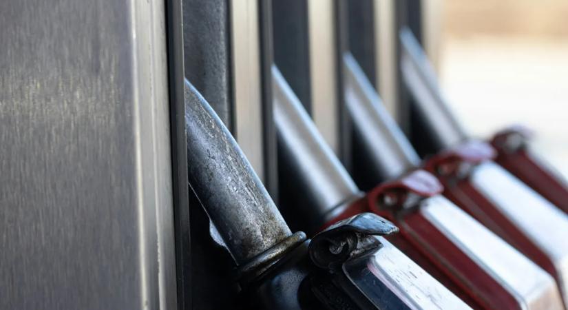 Rossz hírt kaptak az autósok: az üzemanyagárakról van szó
