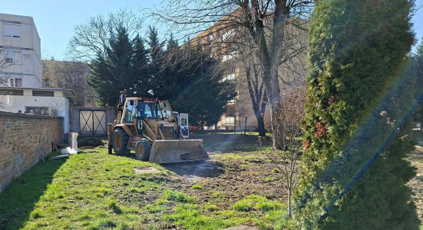 Új parkoló épül a Kígyó utcában