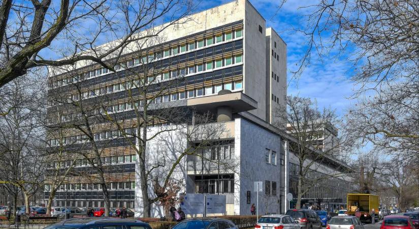 Kigyulladt egy transzformátorszekrény a Debreceni Egyetemen, egy dolgozó súlyos égési sérüléseket szenvedett
