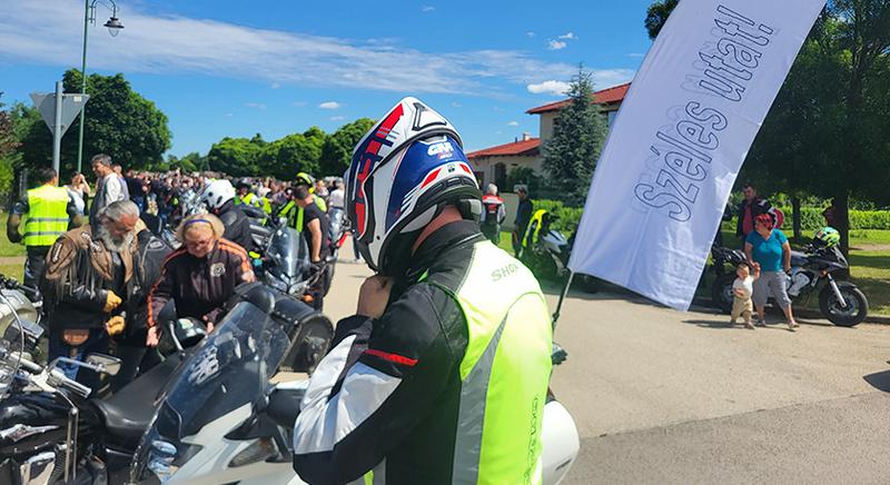 Jótékony motorosok