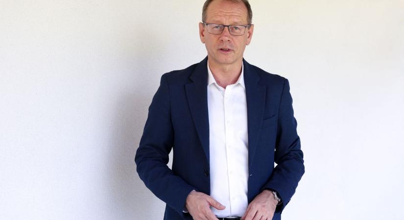 Megtört a jég? Most kiderül, elutalják-e a visszatartott százmilliókat az új kormánynak