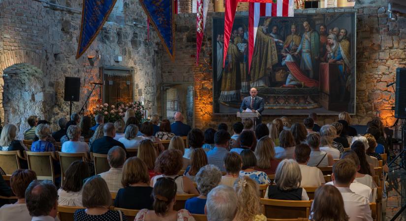 Pedagógusokat és oktatási dolgozókat köszöntöttek Esztergomban