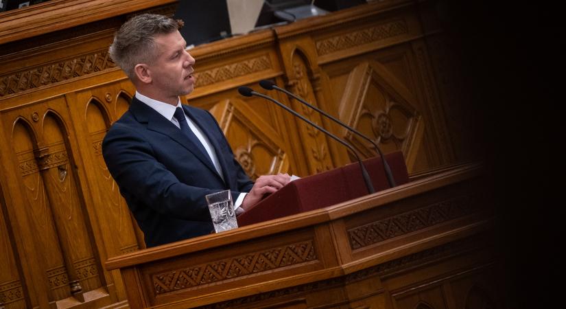 Migránstábort terveztek Vitnyédre? Magyar Péter szerint megvan a bizonyíték