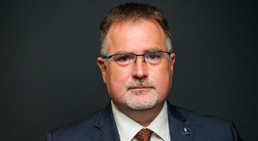 Vádemelés: Windisch László már azon morfondírozik, hogy elmozdítsa-e helyéről az Integritás Hatóság elnökét