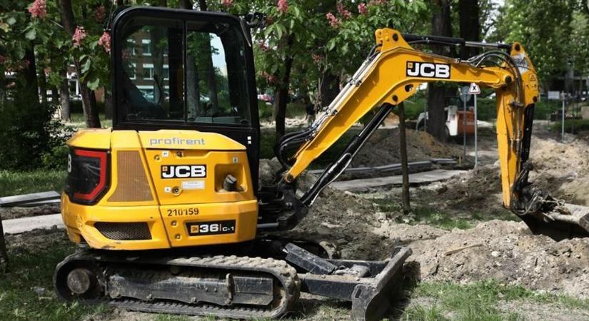 Több utcában is megújulnak a járdák Győrben, íme a helyszínek