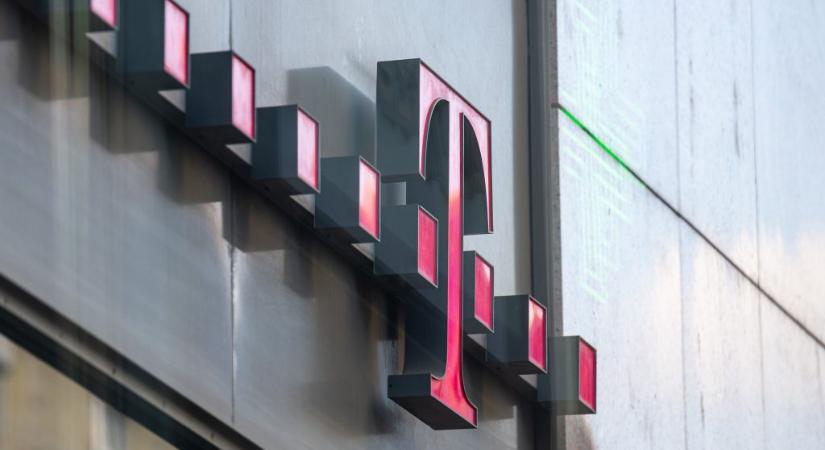Demonstráció lesz szerda reggel a Telekom egyik cégénél, mert nem elégedettek a dolgozók a béremeléssel