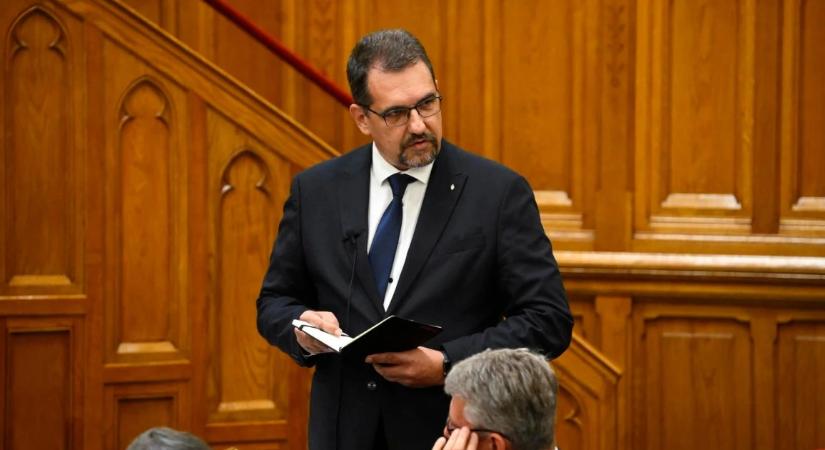 Miért szüntet meg és fizet vissza egy adót a Tisza?
