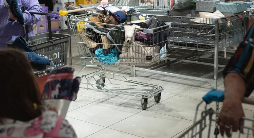 Ilyen nincs és mégis van: veszélyes ruhadarabokat árusítottak, Hajdú-Biharban is lehetett kapni!