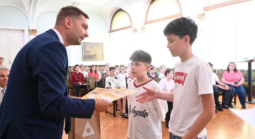 Kockulásból jeles: MineCraftból építették fel a Jászkunság jelképeit fiatalok – galériával