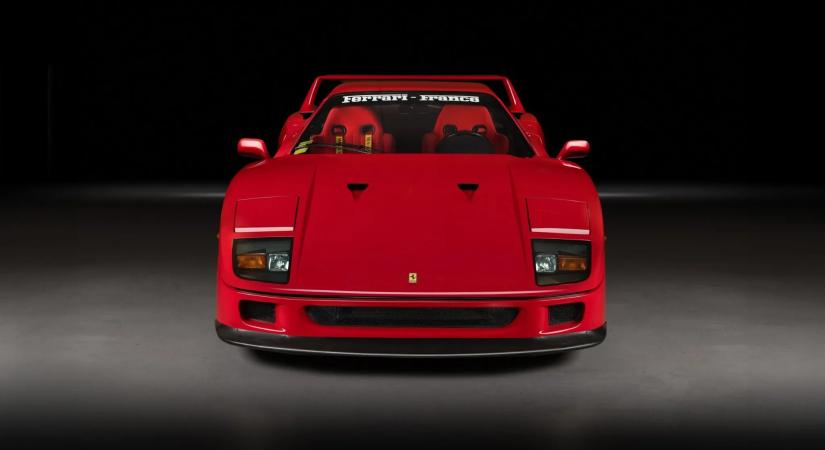 Másfél milliárdot is érhet a legendás Ferrari tökéletesített verziója