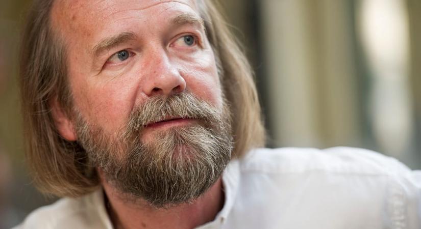 Horváth Péter, a Nemzeti Pedagógus Kar elnöke a HVG-nek: Várjuk, hogy mi lesz a minisztérium döntése, de egy évig még lennék elnök