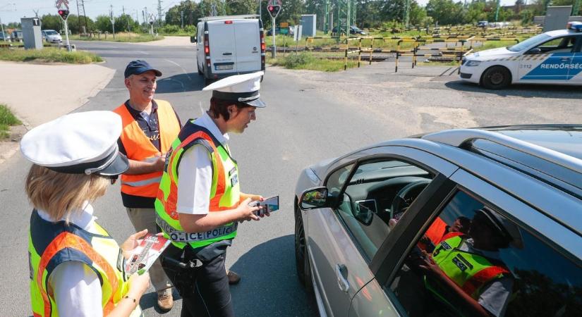 Vasúti átjárók: riasztó számokat ismertetett a GYSEV