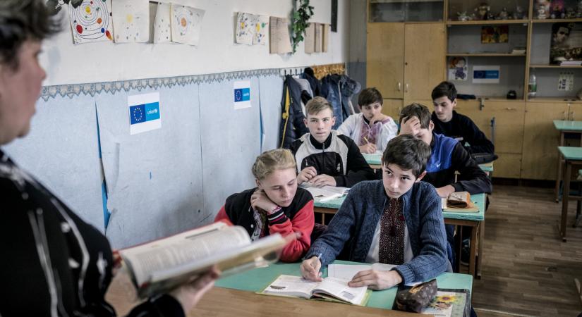 Itt a fordulat a magyar iskolákban: felfüggesztik a pedagógusok vitatott értékelését