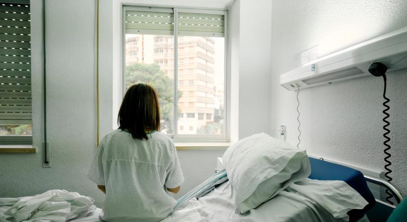 Balesetet szenvedett a magyar énekesnő, majdnem elvesztette a látását is