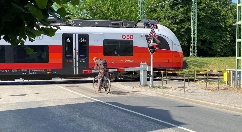 Ma figyelmesen, holnap épségben – Életet menthet a fokozott figyelem a vasúti átjárókban