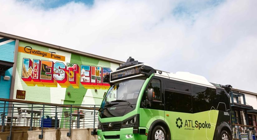 Önvezető buszokkal szállítják a futball drukkereket