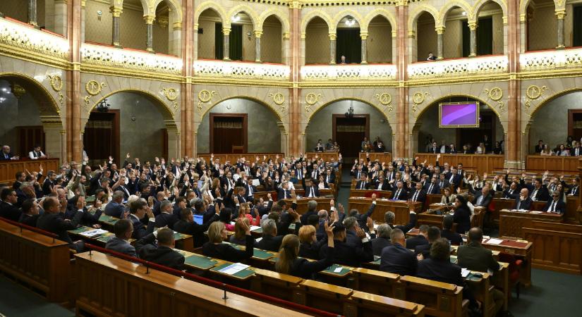 A Tisza átírja a parlamenti szabályokat, 8000 milliárd oka van a házszabály módosításának