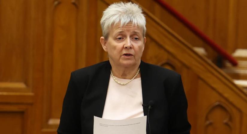 Változás! Az oktatási miniszter most jelentette be a NAT-ról: Lannert Judit még a tanórákból is faragna