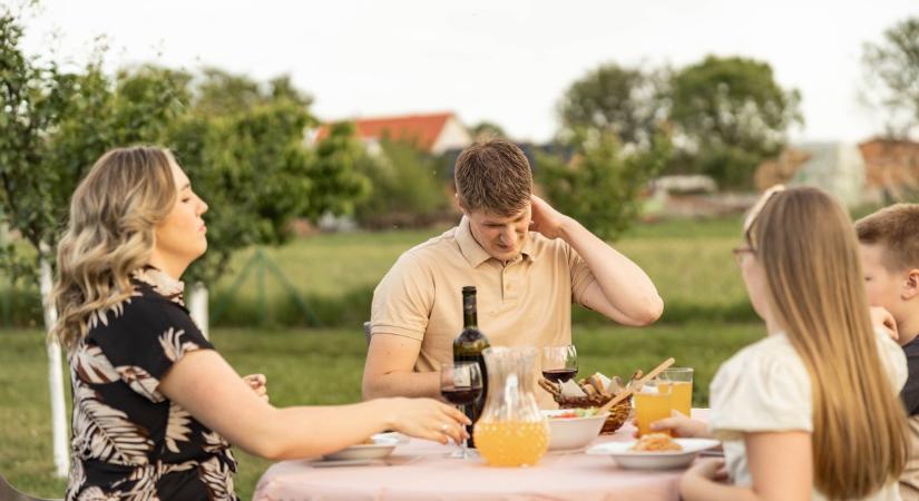 Téged is szeretnek a szúnyogok? Nagymamám trükkje percek alatt eltüntette őket a teraszról