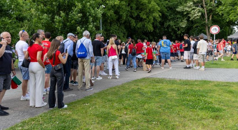 Fotó, videó: Hamarosan kezdés, érkeznek a szurkolók a Nagyerdei Stadionba!