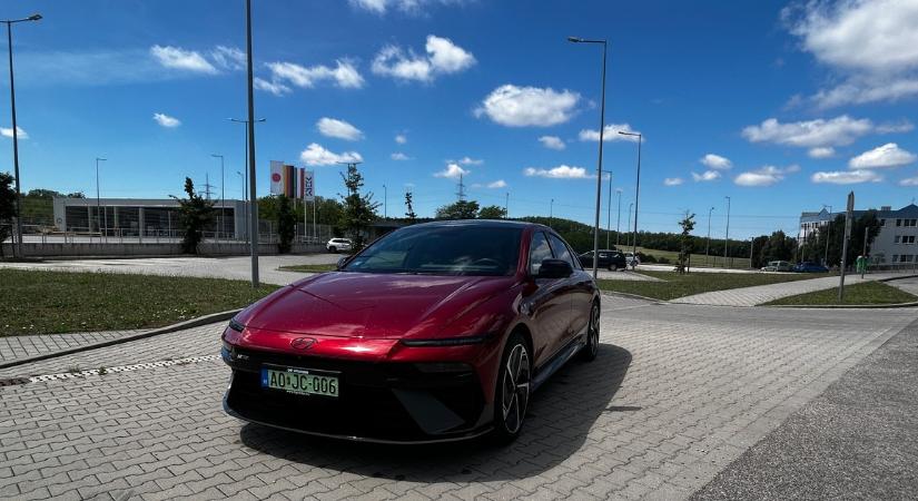 A Hyundai Ioniq 6 N-Line már nem paráztat be: ekkora hatótávval bárhová eljutunk