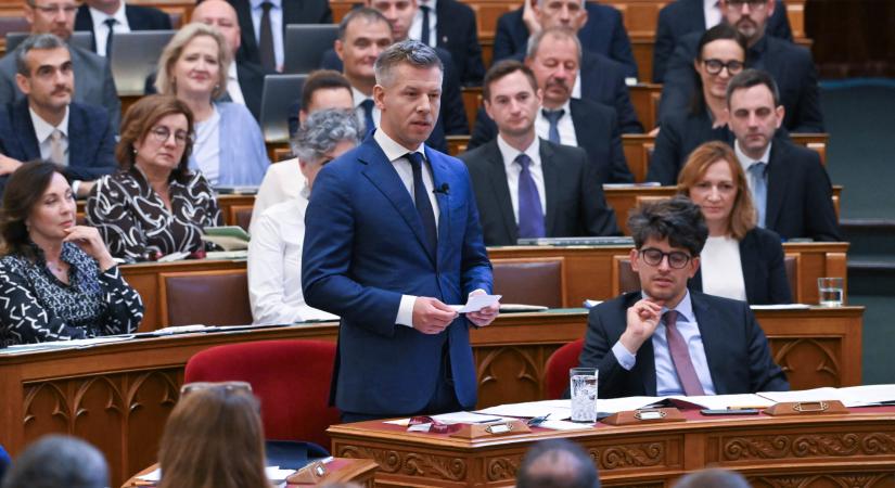 Magyar Péter egy új 50 oldalas törvénycsomagot jelentett be