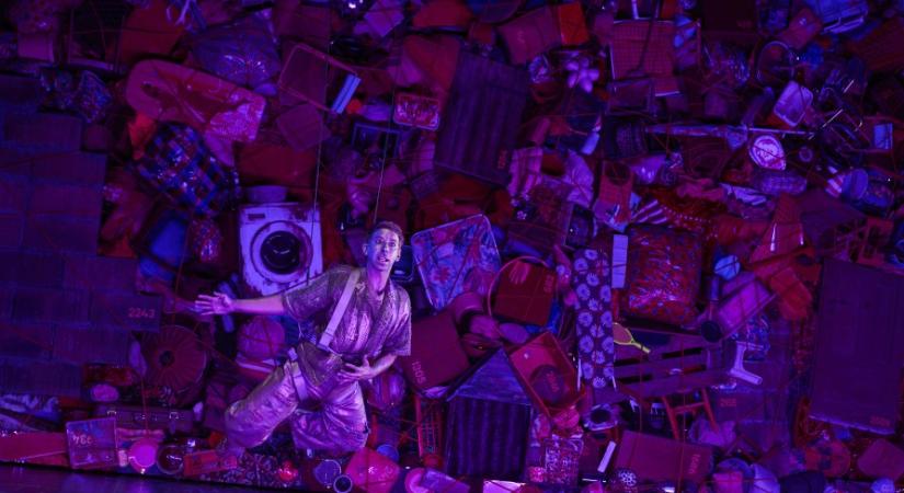 3000 MAGOZOTT SZITUÁCIÓ Császi Ádám: 3000 Einzelteile / Burgtheater, Bécs