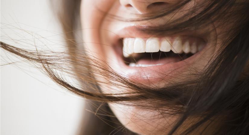 Lila fogkrém és anti-aging a fogaknak: ezek a legújabb, luxus szájápolási trendek