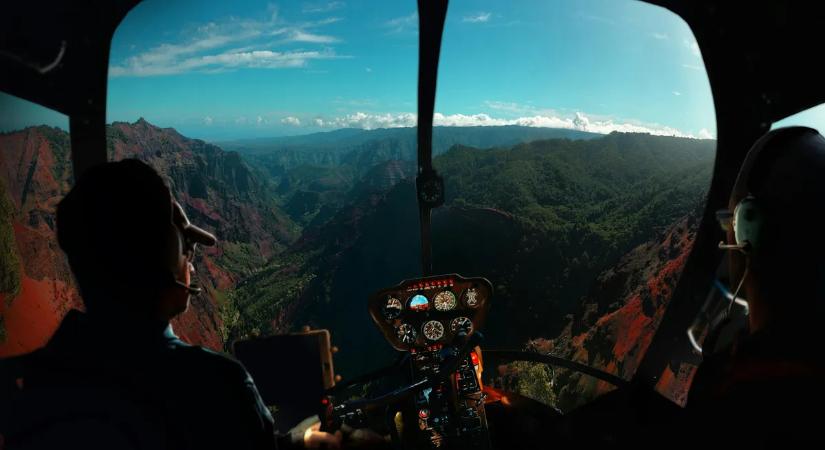 Elképesztő csoda: lezuhant egy helikopter, mégis mindenki túlélte