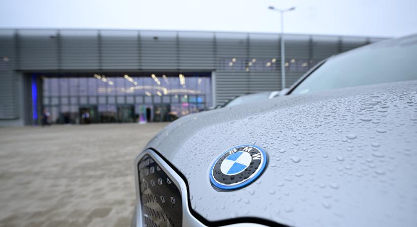 Robbanószerkezetet kapott az orosz BMW