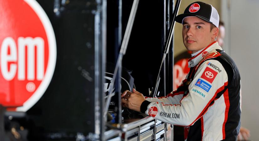 NASCAR: Christopher Bellnek eltört a csuklója, de ennek ellenére versenyezhet hétvégén